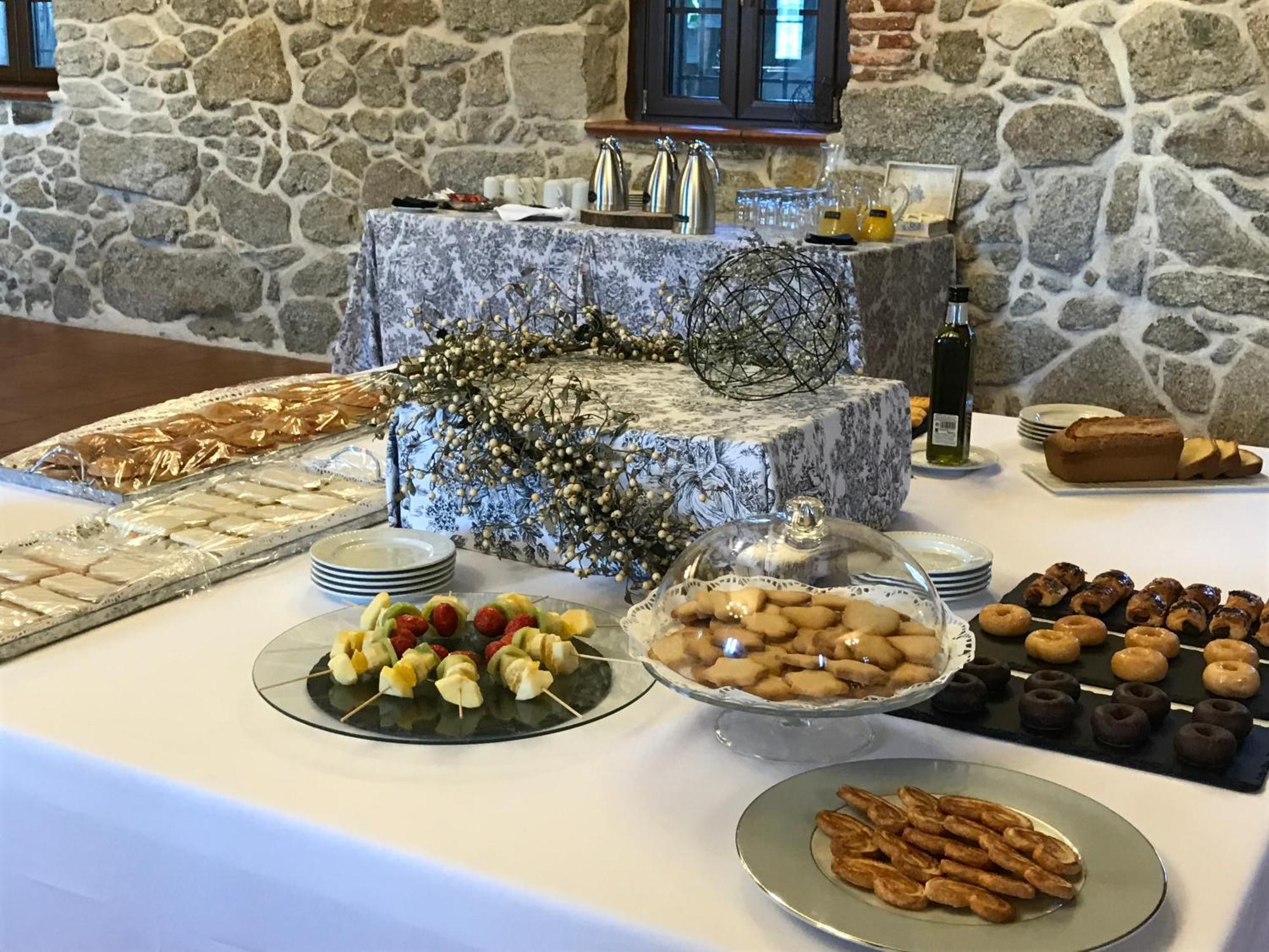 Albus Albi Guest House Colmenar del Arroyo Екстериор снимка
